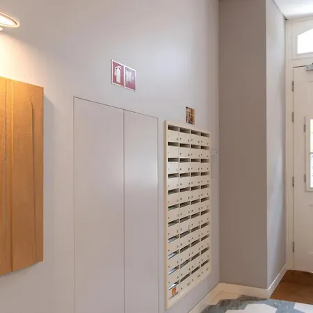 Stunning With Balcony By Lovelystay Апартаменти