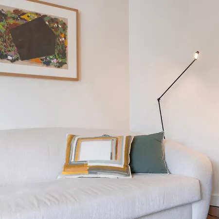 דירה Spacious 2Br With Balcony By Lovelystay ליסבון