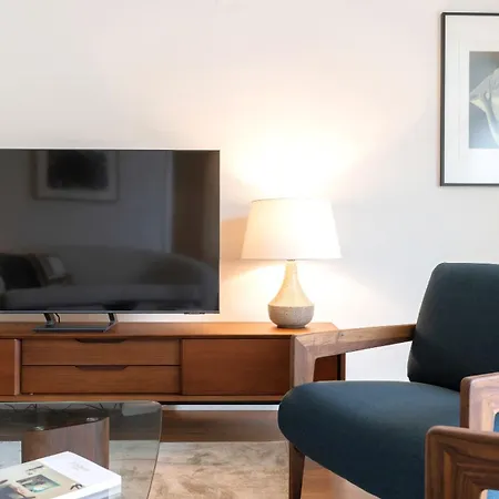 Spacious 2Br With Balcony By Lovelystay * ליסבון