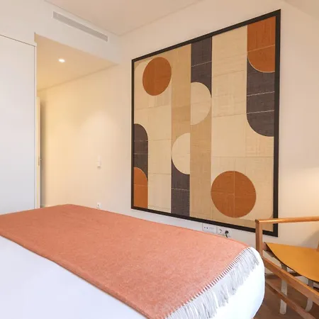 Spacious 2Br With Balcony By Lovelystay דירה ליסבון
