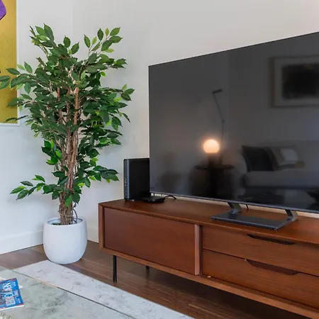 דירה Spacious 2Br With Balcony By Lovelystay *