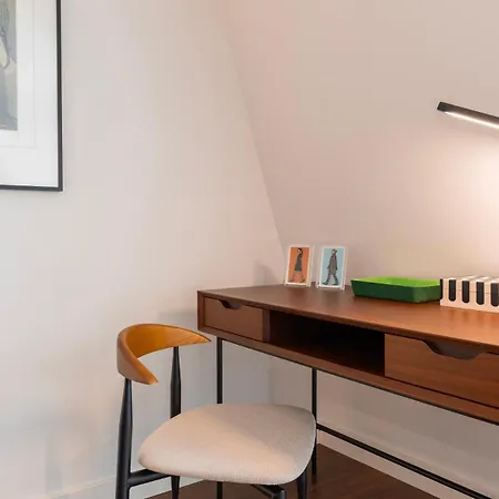 דירה Spacious 2Br With Balcony By Lovelystay ליסבון