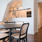 公寓 Stunning With Balcony By Lovelystay *
