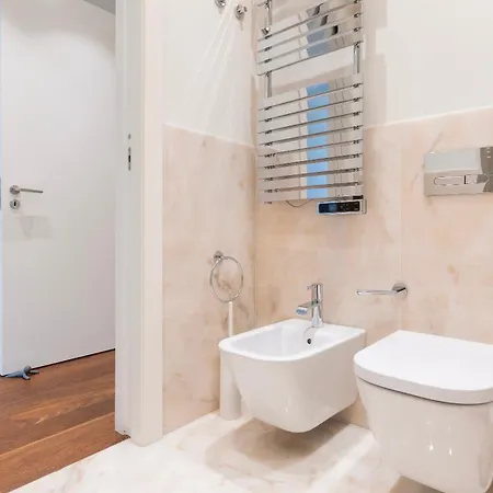 Stunning With Balcony By Lovelystay Lägenhet