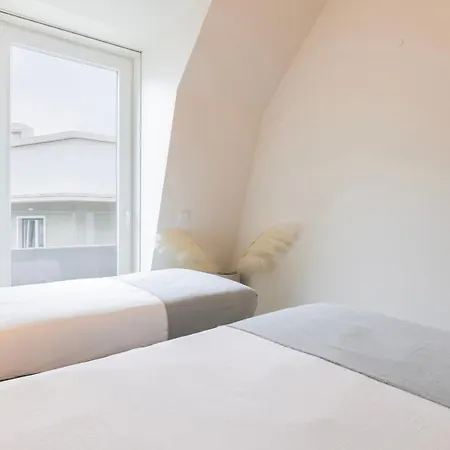 Stunning With Balcony By Lovelystay * Lisboa